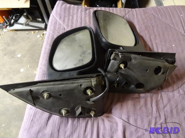 lot 60 image: Ford factory electric side mirror set L &...