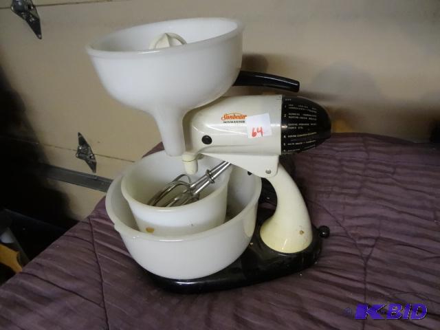lot 64 image: Vintage Sunbeam MixMaster Mixer. In great sha...