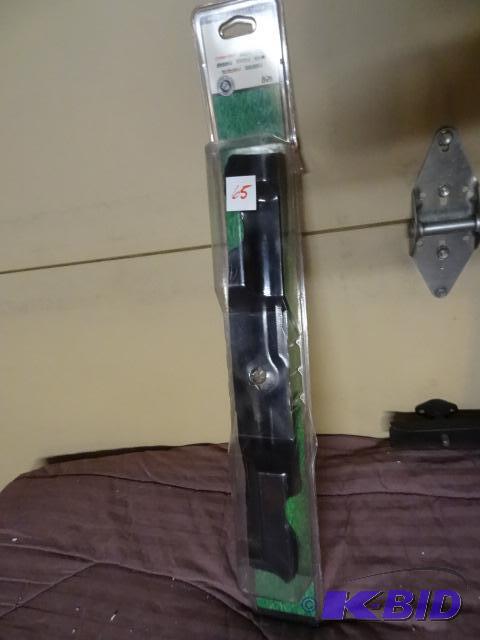 lot 65 image: Pair mower blades MTD 798-00619 new, 18 each...