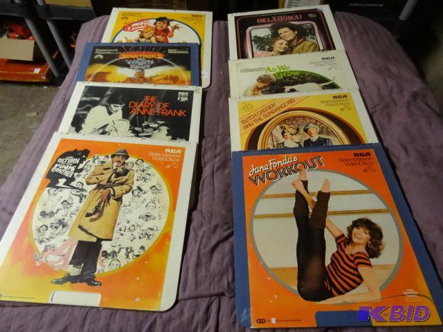 lot 81 image: Approx 14 vintage RCA Selectavision CED video...
