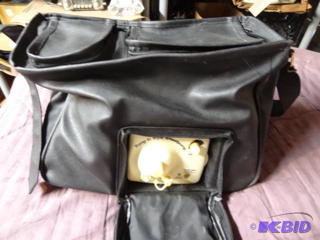 lot 87 image: Medela breast pump, Pump In Style kit in bag...