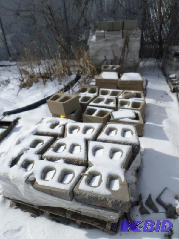 (4) Pallets Of Retaining Wall Blocks &amp Ca...