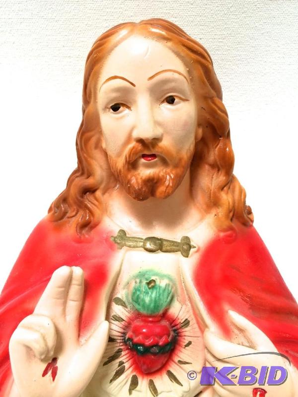 lot 19 image: Vintage Sacred Heart Jesus Chalkware Wall Plaque