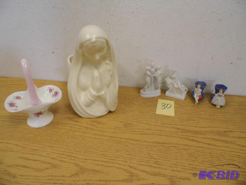 Mary Planter wFigurines