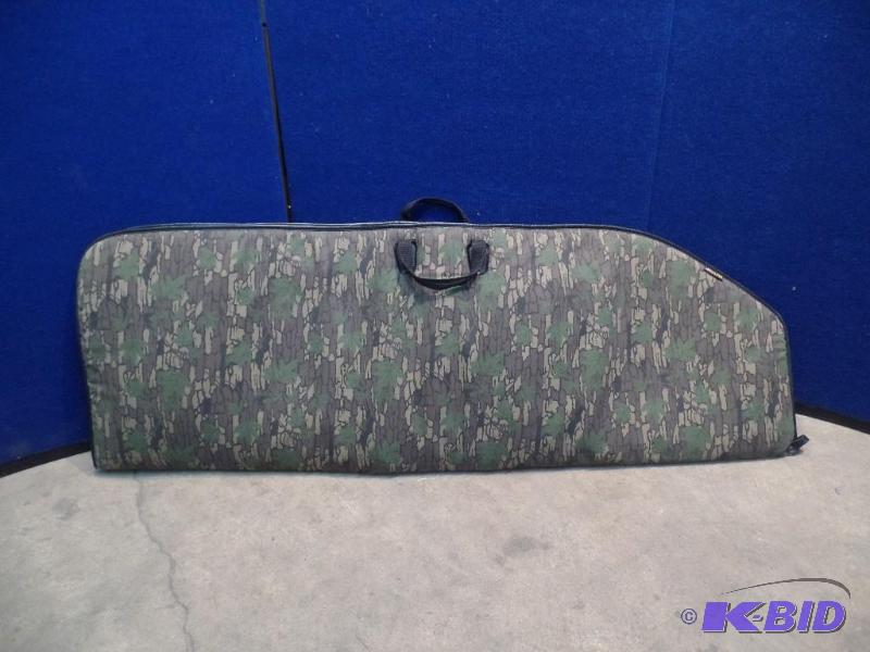 lot 3 image: Bow Case
