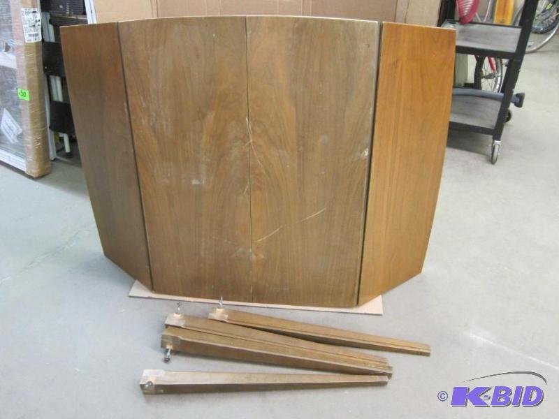 lot 41 image: Expandable Table