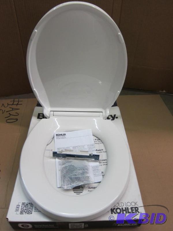 lot 48 image: Cachet Nightlight Q3 PB Seat with Lighted Hinge