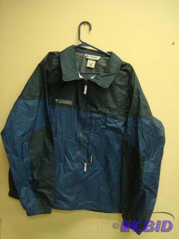lot 103 image: Columbia Packable Rain Jacket Size XL Good Co...