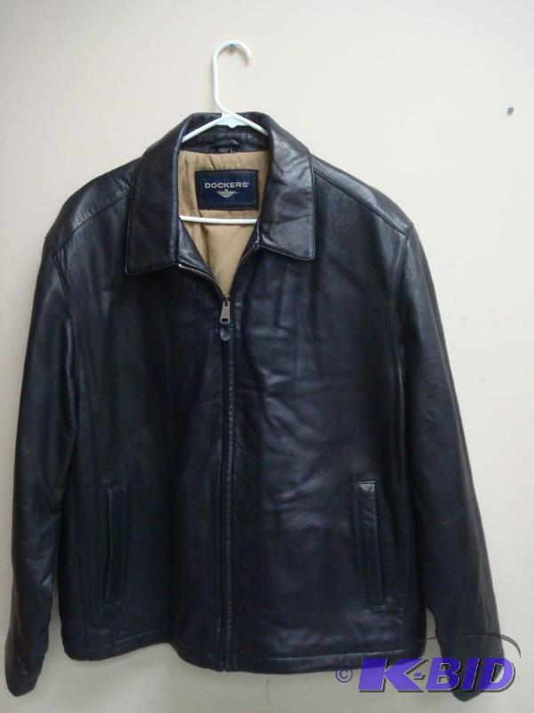 lot 105 image: Dockers Leather Jacket Size XXL...