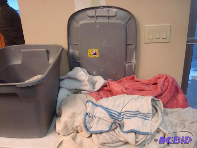lot 162 image: Bin Of Towels ...
