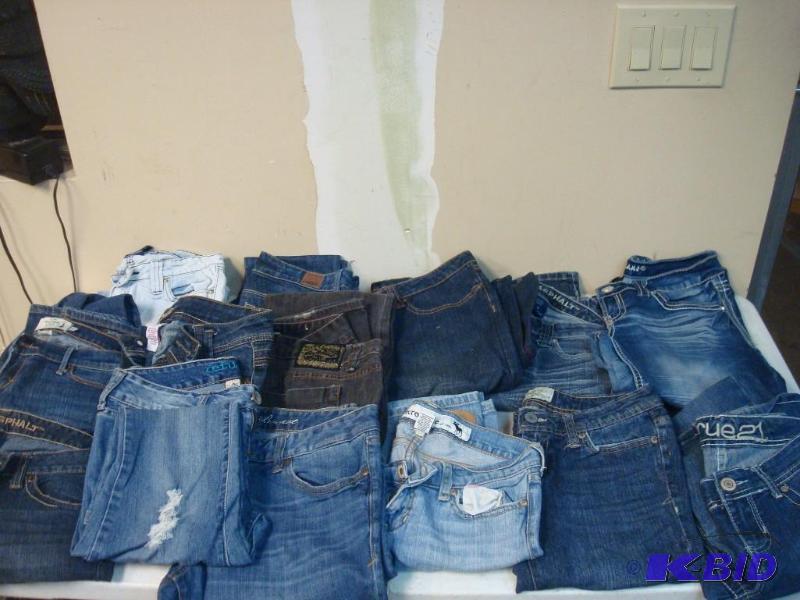 lot 168 image: Large Lot Of Jeans Many Top Name Brands, ...