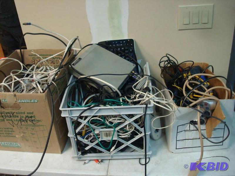 lot 179 image: Lot Of Wires And Electronics ...