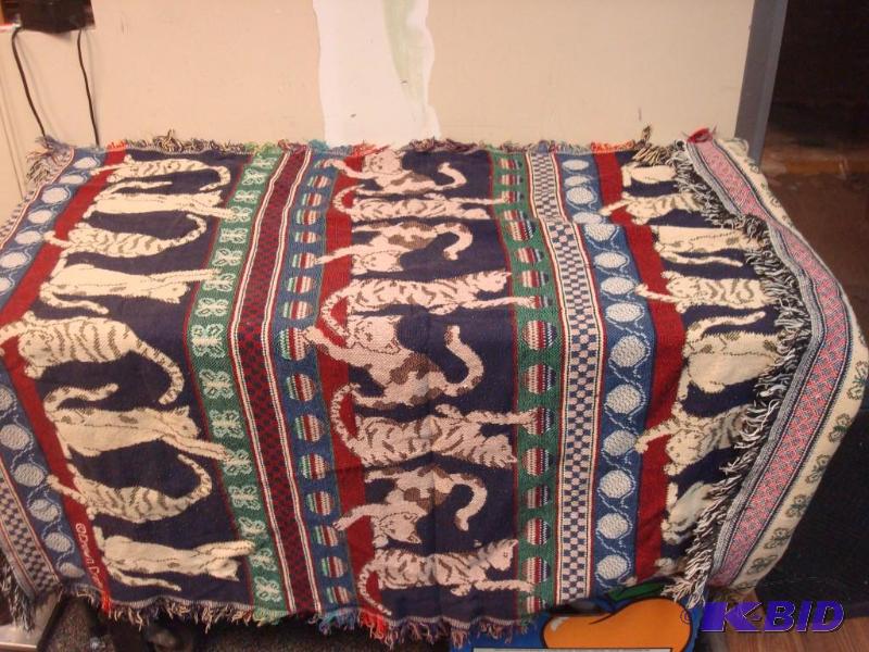 lot 184 image: Cat Throw Blanket ...