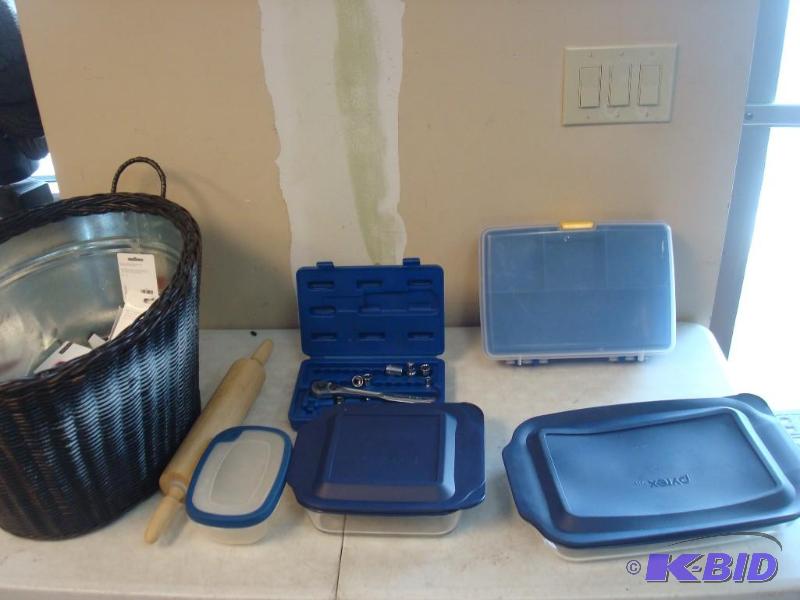 lot 185 image: Lot Of Items Pictured Pyrex Dishes...