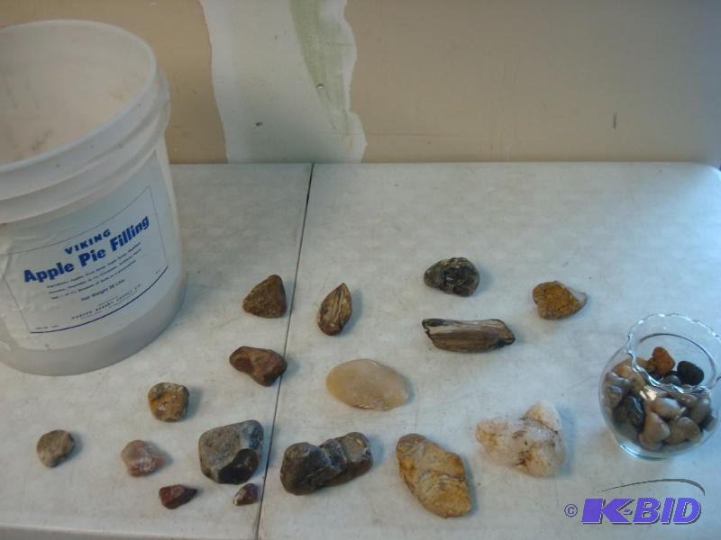 lot 190 image: Lot Of Various Agates And Rocks...