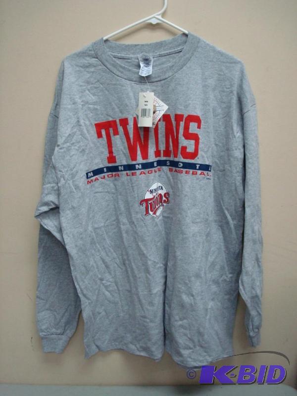 lot 202 image: New Twins Shirt Size XL...