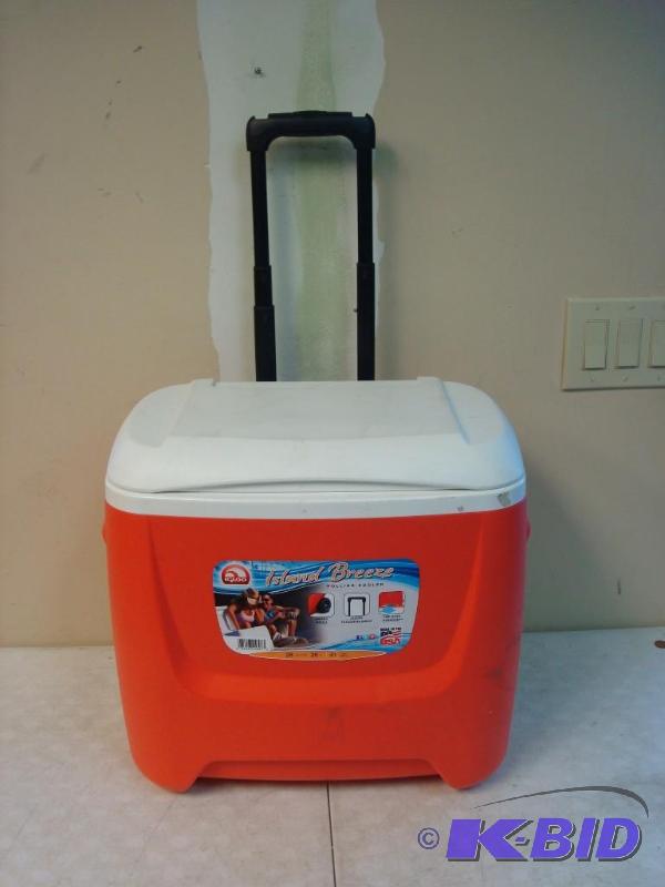 lot 33 image: Igloo Rolling Cooler Used...