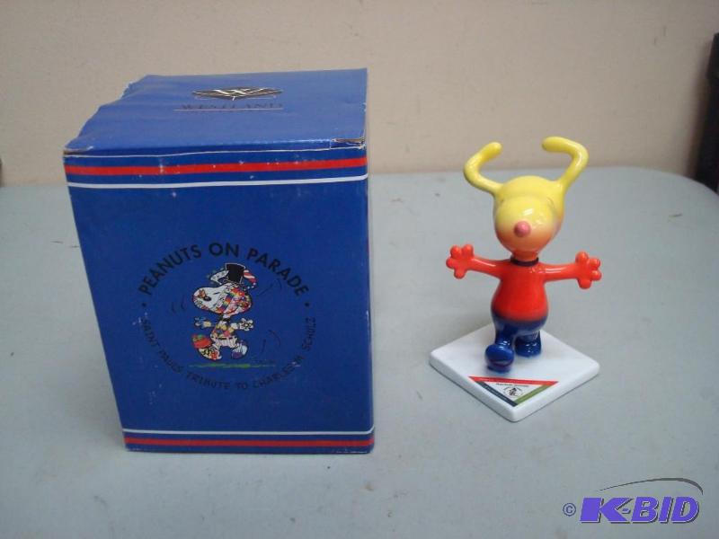 lot 7 image: Peanuts On Parade Rainbow Snoopy Small Statue...