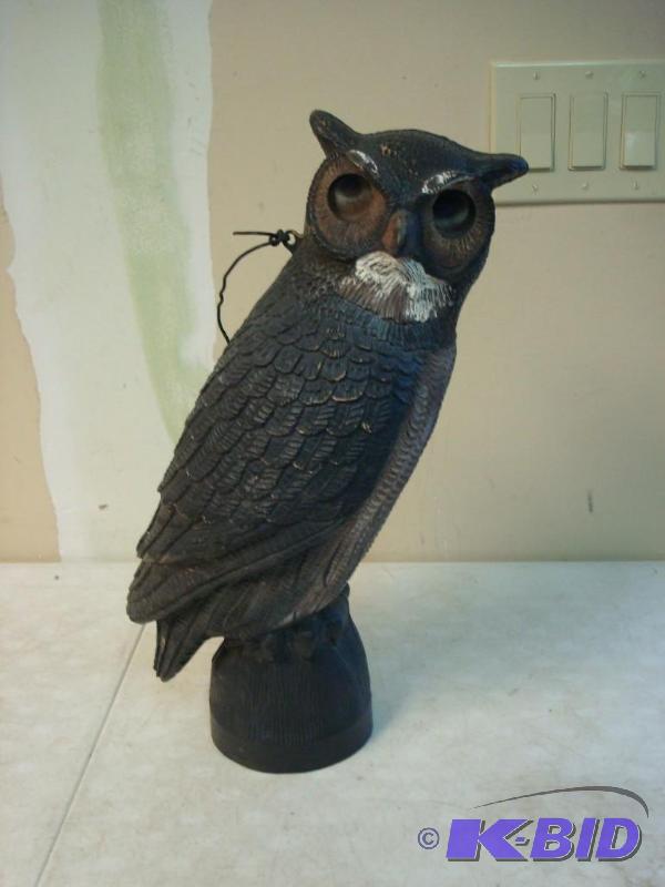 lot 76 image: Plastic Hanging Owl ...
