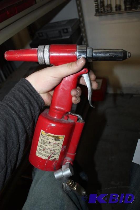 lot 112 image: Matco Tools Brand 14 Hydraulic Rivet Gun