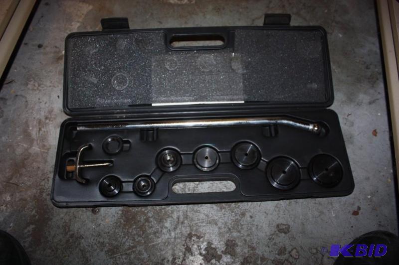 lot 115 image: otc Stinger Brand Frost Plug RemoverInstaller Set.