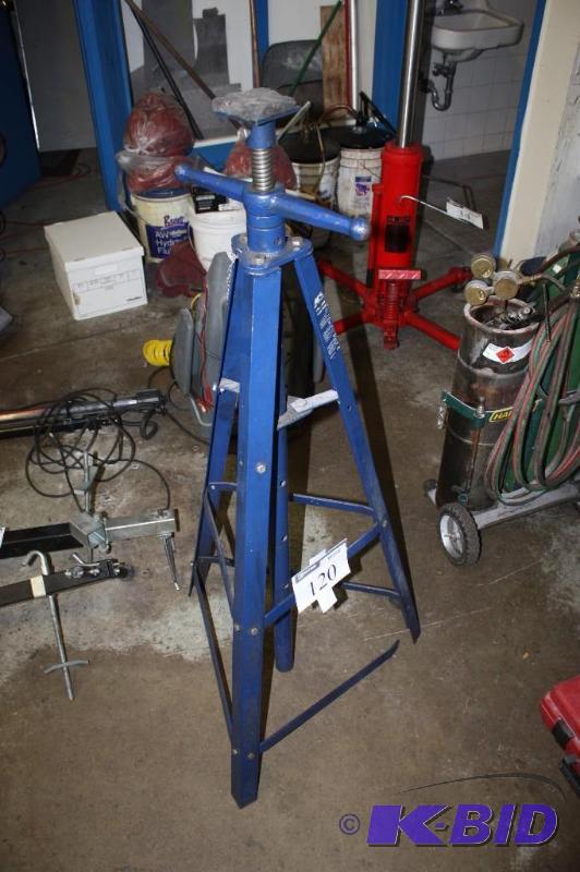 lot 120 image: ACDelco Brand Under Hoist Tripod Stand 2 Ton.