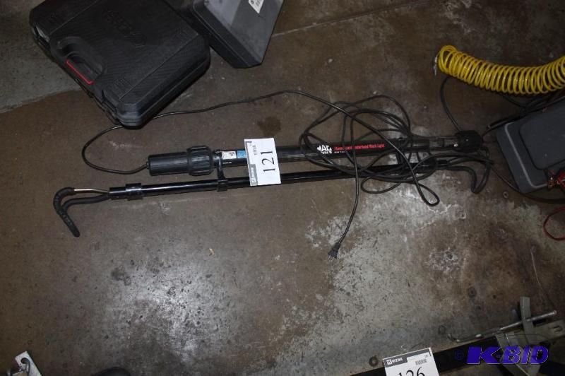 lot 121 image: Mac Tools Brand Fluorescent Underhood Work Light.