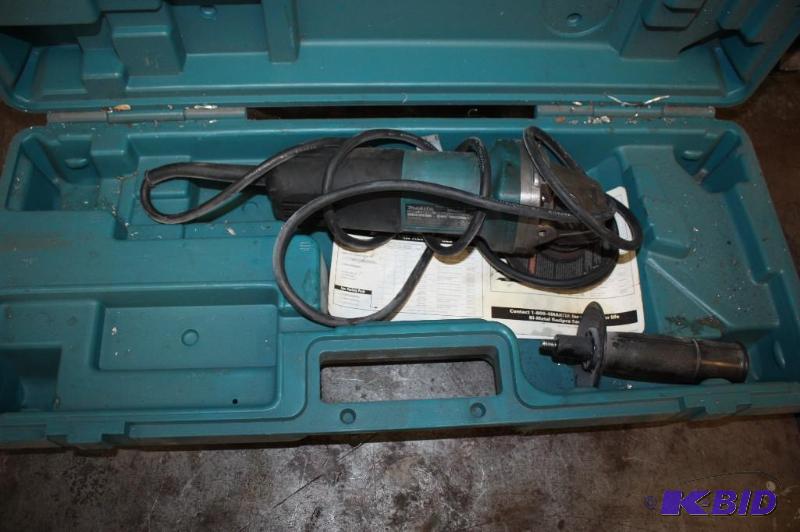 lot 140 image: Makita Brand Model 9554NB Angle Grinder Wheel Size 4 12 120V 6A 50-60HZ no 1000min