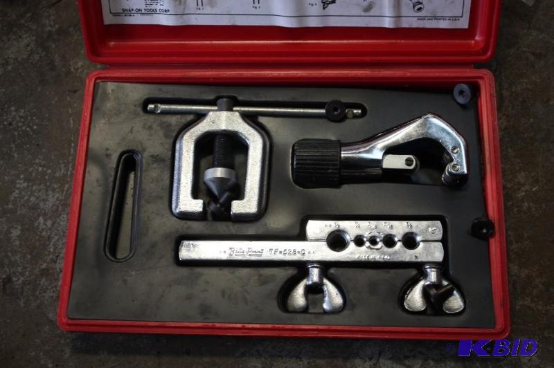 lot 160 image: Blue-Point Brand Tubing Tool Set No. TF-528-D Double-Flaring Tool Kit for Thin-Wall Tubing.