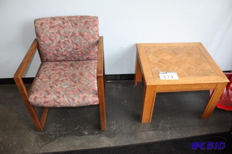 lot 174 image: Corner Lot of (5) Including (4) Chairs with Armrests and (1) Wooden Table 23x26x19