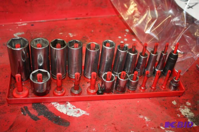 lot 194 image: 38 Drive Socket Set on Peg Stand SAE Matco 15-16 SnapOn & Matco Brands.