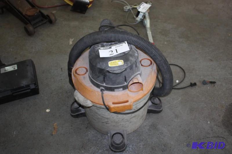 lot 21 image: Ridgid Canister Vaccuum wHose Attachment 12 US Gallons 45 Liters.