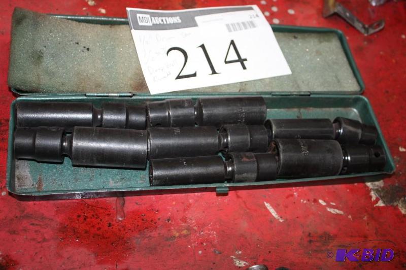 lot 214 image: 12 Drive Socket Set SAE 12 to 78 Deep Well Knuckle.