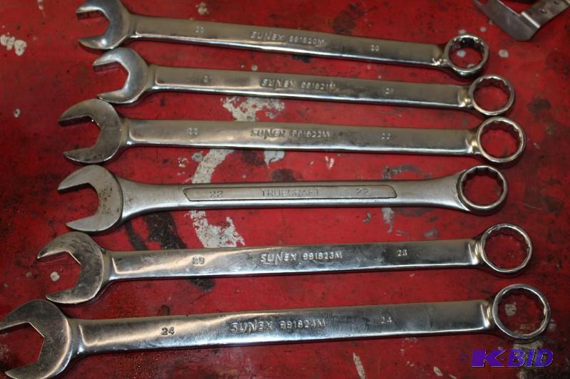 lot 221 image: Suney Metric Box End Wrench Set 20-24mm.