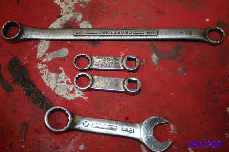 lot 224 image: Snap-On Specialty Wrench, Shorty Wrench, app. 2 ct, 18 mm Short, 916, 58, Dog Bone Craftsman.