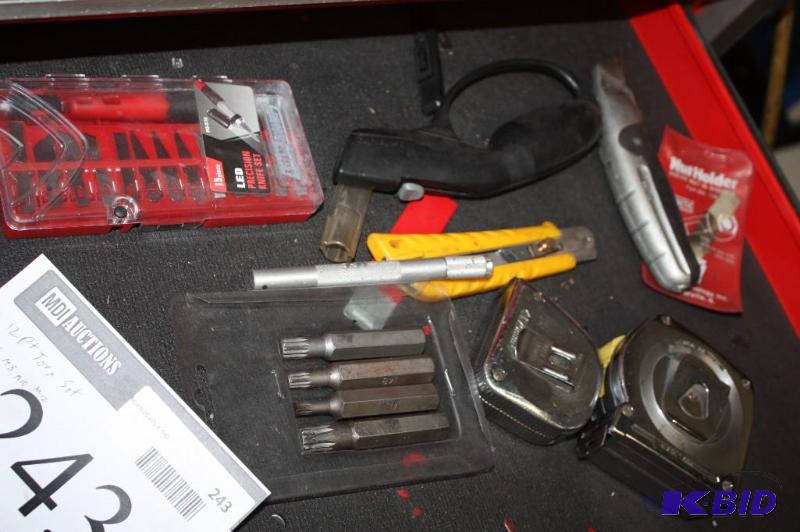 lot 243 image: Lot Including 12 pt. Torx Set Measuring Tapes Razor Blade Tips And More.