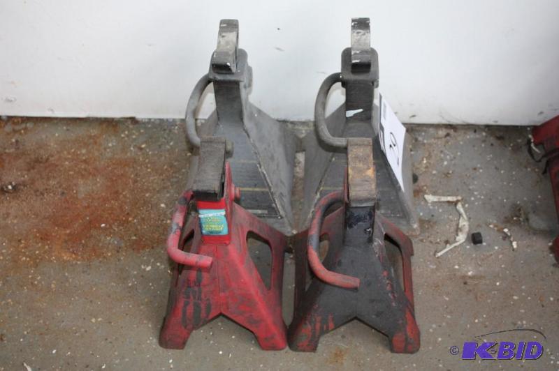 lot 29 image: (4) Miscellaneous Vehicle Stands 3 Ton Capacity & Miscellaneous Capacities.