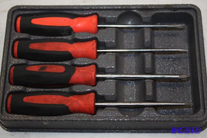 lot 295 image: Matco Screw Driver Set, app. 4 ct, Includes Case.