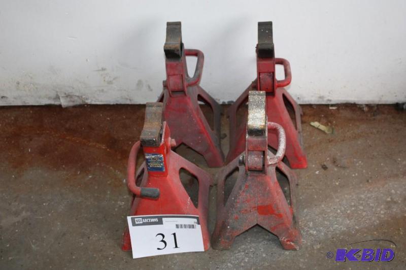 lot 31 image: (4) Ro Alue Vehicle Stands 3 Ton Capacity6000LBS Vehicle Stand.