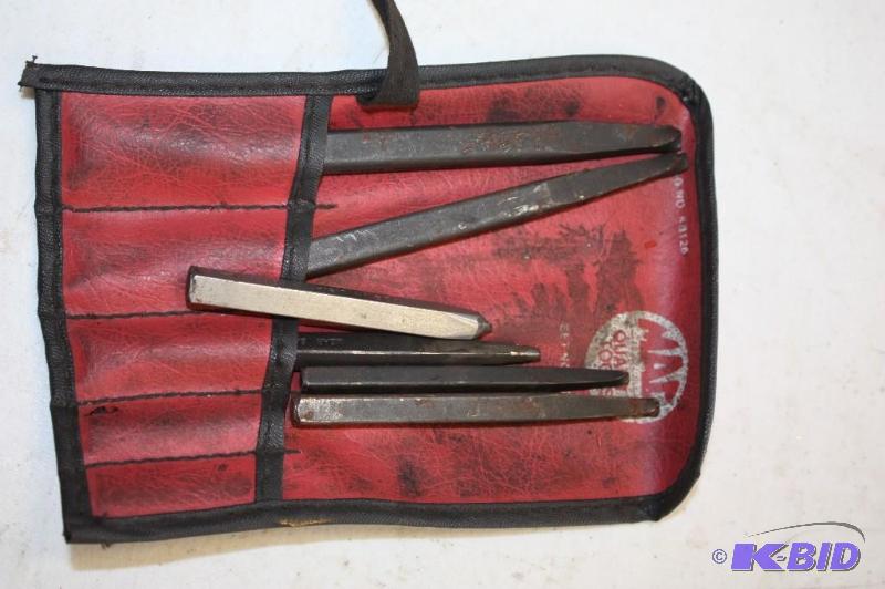 lot 451 image: Mac Tools Punch Set Includes Case.
