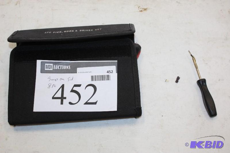 lot 452 image: Snap-On Set 8 Pc. Hook, Pick, Driver Set.