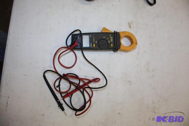lot 464 image: Matco CM600 Clamp Multimeter Includes Cords & Case.