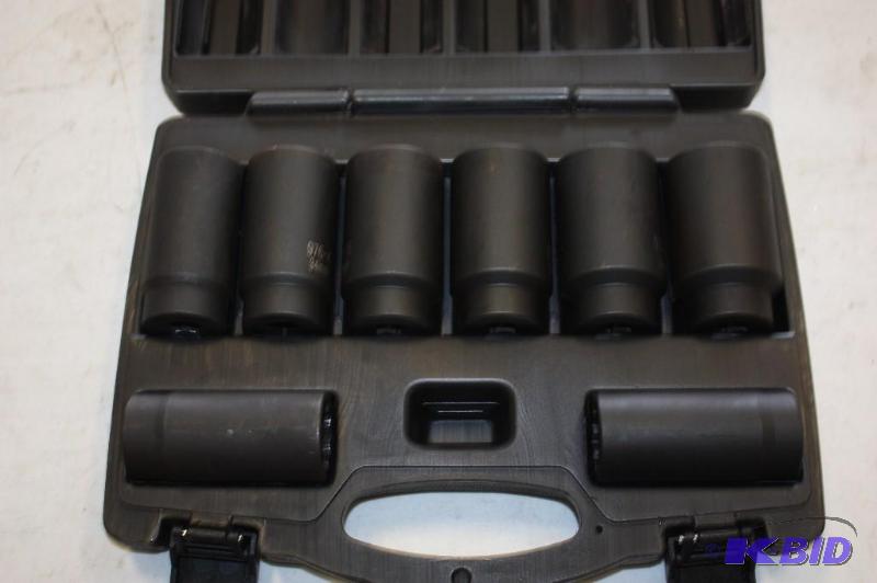 lot 466 image: Matco 12-Point Metric Axle Nut Socket Set Includes Case. AXL12PT.
