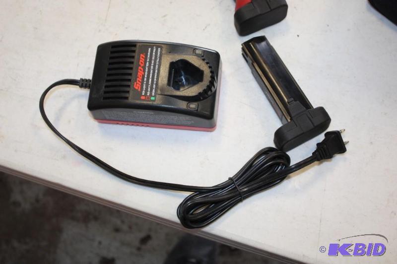lot 471 image: Snap-On CTS596 14 Cordless Screwdriver 9.6V 0-400min Includes Case & Battery.
