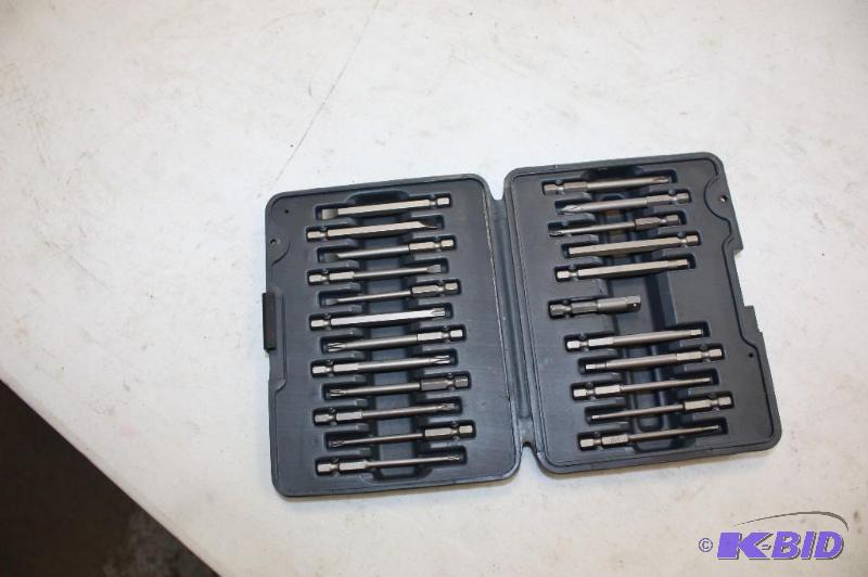 lot 472 image: Blue-Point CTS561BITS TORX Power Bits Socket Adaptor Flat TIp Power Bits And More Includes Case.