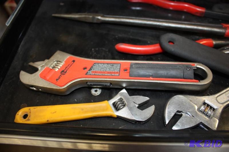 lot 483 image: Shelf Lot of Adjustable Metal Wrenches wGrips.