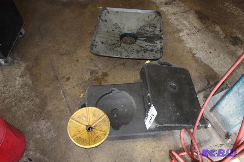 lot 493 image: Gas Tanks & Lid wPlastic Holder Oil Chaging Set.
