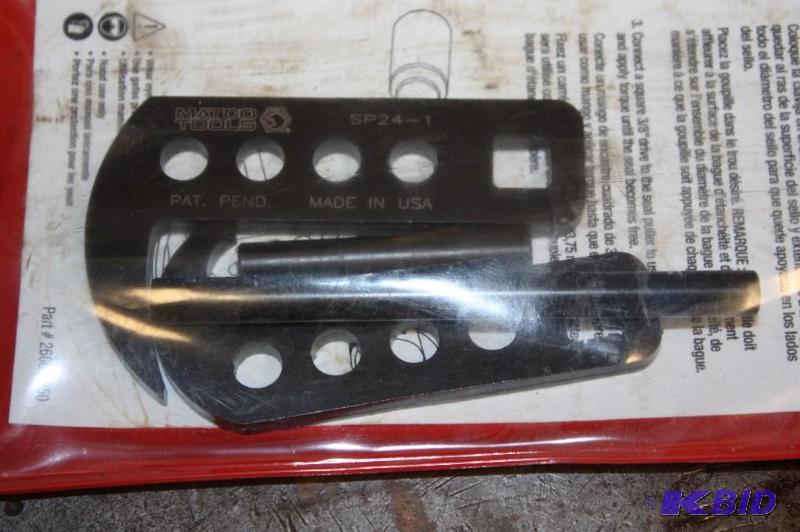 lot 502 image: Matco Tools Universal Seal Puller Kit