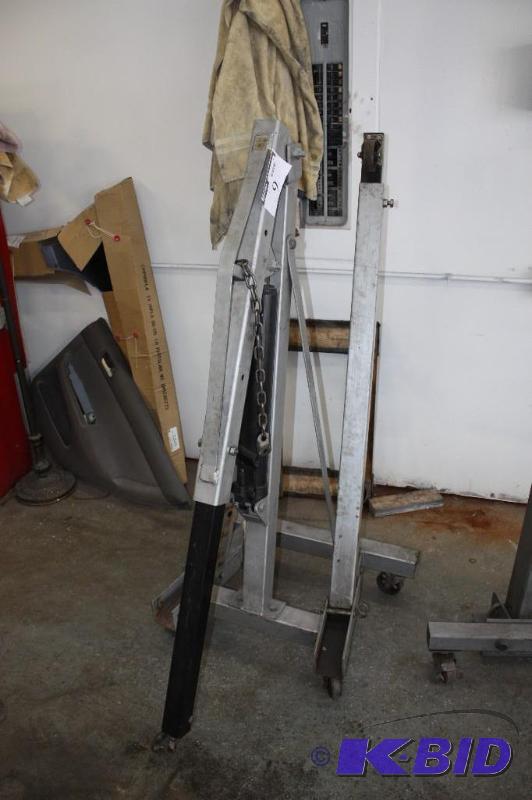 lot 9 image: 8-Ton Long Ram Jack wRelease Valve Folding.