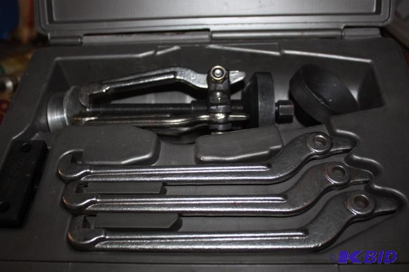 lot 91 image: OTC Brand Cone Type Puller Set 23 Way Model 1182.